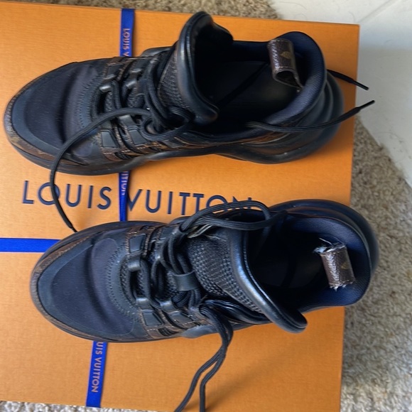 Louis Vuitton Sneakers - Picture 2 of 3